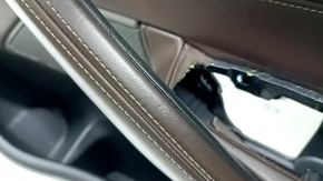 Ornament ușă, placă dreapta față, BMW 5 G30 17-23, negru, cu memorie scaun, cotieră și inserție din piele maro închis, ornament din lemn de rădăcină de nuc, cu mâner și ornamente Harman Kardon, cu iluminare din spate, zgârieturi