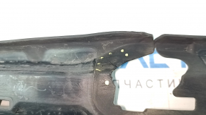 Deflectorul superior al radiatorului de la BMW 5 G30 17-23 are garnitura uscată