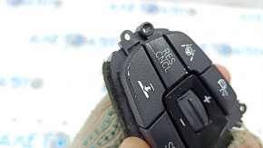 Butoanele de comandă de pe volanul BMW 5 G30 17-22 sunt negre, Sport, pentru radar distronic și menținerea benzii de rulare și sunt uzate