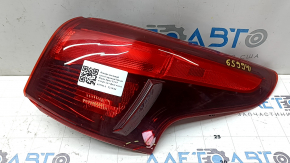 Lampa de stop din aripa exterioară dreapta a modelului Nissan Rogue Sport 17-19 este uzată, lipsește un fragment, este ciobită sau crăpată