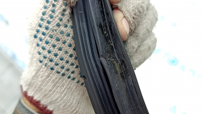 Garnitură de etanșare deschidere ușă spate dreapta Kia Niro 17-22 zgârieturi, uzate