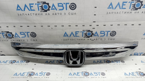 Молдинг решетки радиатора верхний центральный Honda Accord 18-22 светлый хром, с креплением и значком, под полировку, надломано крепление