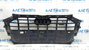 Grilă radiator Audi Q5 80A 21-25 negru lucios, emblemă și ornament cromat, Quattro, găuri non-standard, zgârieturi