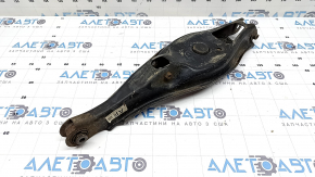 Brațul de control inferior de sub arcul dreapta spate al modelului Honda Accord 18-22 2.0 hibrid este ruginit