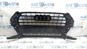 Решетка радиатора grill в сборе Audi Q3 8U 16-18 с эмблемой, черный глянец, под цельный бампер, незаводские отверстия, сколы