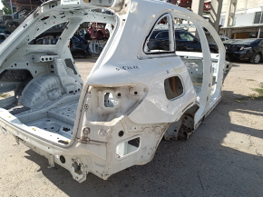 Aripă spate dreapta Mercedes GLC 16-22 SUV pe caroserie, alb, cute, apus de soare