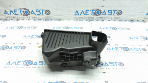 Capacul inferior al carcasei filtrului de aer Toyota Sienna 21-25