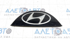 Zgârieturi pe emblema hayonului la Hyundai Tucson 22-24