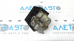 Крючок замка капота VW Tiguan 18-24 коррозия