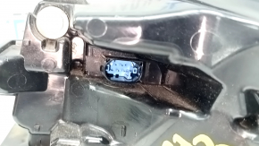 Stopul exterior de pe aripa stângă a unui Mercedes W167 GLE 350 450 20-23 are un colț rupt