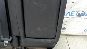 Spătarul scaunelor din spate, al doilea rând, dreapta, Hyundai Tucson 22-24, material textil negru, cu centură, cusături negre, fără tetieră, fără airbag, se poate curăța chimic