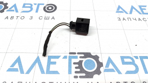 Фишка на датчик накладки замка капота Audi Q3 8U 15-18