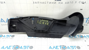 Накладка боковая пассажирского сидения правая VW Tiguan 18-22 черная, царапины