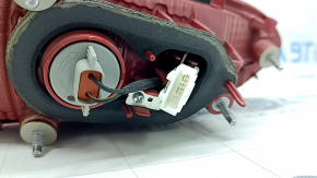 Lampă hayon interioară dreapta pentru Hyundai Santa FE 21-23 cu halogen