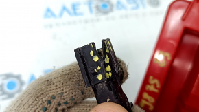 Conector lampă bară spate dreapta Hyundai Santa FE 21-23 în partea de jos, suport conector defect