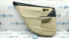 Обшивка двери карточка задняя левая Toyota Camry v55 15-17 usa бежевая с бежевой вставкой пластик, подлокотник резина, с управлением стеклоподъемника, царапины, под химчистку, побеле пластик