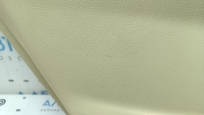 Обшивка двери карточка задняя левая Toyota Camry v55 15-17 usa бежевая с бежевой вставкой пластик, подлокотник резина, с управлением стеклоподъемника, царапины, под химчистку, побеле пластик