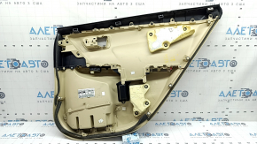 Обшивка двери карточка задняя левая Toyota Camry v55 15-17 usa бежевая с бежевой вставкой пластик, подлокотник резина, с управлением стеклоподъемника, царапины, под химчистку, побеле пластик
