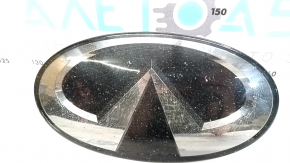 Emblema grilei de la Infiniti QX50 19-25 cu Distronic este uzată și crăpată