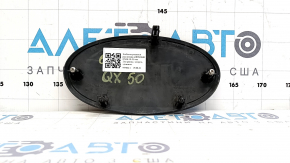 Emblema grilei de la Infiniti QX50 19-25 cu Distronic este uzată și crăpată
