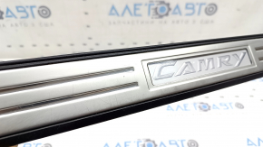 Ornament prag ușă dreapta față Toyota Camry V55 15-17 SUA negru, cu ornamente cromate, uzat, denivelat