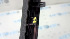 Ornament consolă centrală laterală neagră Hyundai Santa FE 21-23, dreapta sus, crăpături la elementele de fixare