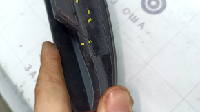 Grila inferioară a barei de protecție față a modelului Audi A4 B8 13-16 rest, S line, este crăpată