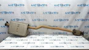 Traseul de evacuare, partea din mijloc cu convertorul catalitic al lui Hyundai Santa FE 21-23 2.5, este zdrobit, iar știftul este tăiat