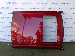 Acoperiș metalic al unui Lexus ES 19-26 sub trapă, tăiat cu ferăstrăul
