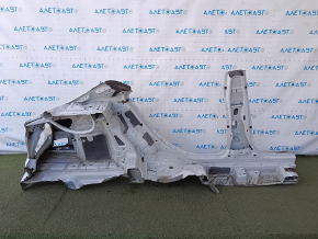Aripă spate stânga Mercedes CLA 14-19 tăiată, cu stâlp central, albă, îndoită, vopsită, partea din spate