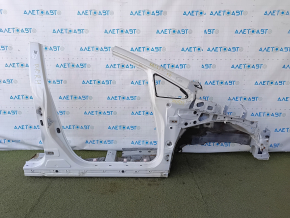 Sfert dreapta față la un Toyota Prius V 12-17 alb, cu stâlp central, tăiat cu ferăstrăul