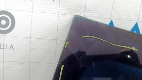 Parbrizul Toyota Camry v55 15-17 SUA iese în evidență, aerul se strecoară pe margine