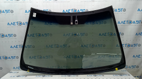 Parbrizul Toyota Camry v55 15-17 SUA iese în evidență, aerul se strecoară pe margine