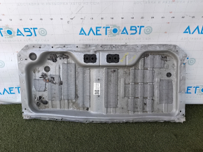 Portbagajul modelului Mercedes GLC 16-20 este găurit