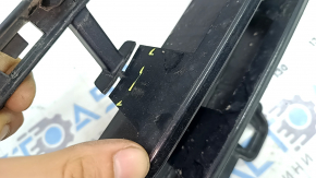 Grila inferioară a barei de protecție față BMW X5 G05 19-23 sub radar, crăpături, fragmente lipsă