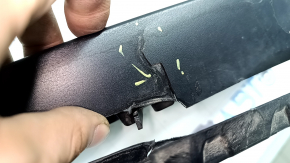 Grila inferioară a barei de protecție față BMW X5 G05 19-23 sub radar, crăpături, fragmente lipsă