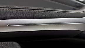 Обшивка двери карточка передняя левая BMW X5 G05 19-23 кожа черная, вставка под дерево Fineline Stripe, подлокотник кожа черная, с ручкой, накладками и кнопками, царапины