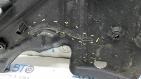 Căptușeala brațului de control spate dreapta de sub arcul la Mercedes W167 GLE 350 450 20-26 prezintă rupturi