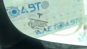 Лобовое стекло Tesla Model 3 18-23 с подогревом, сколы