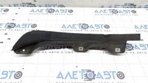 Apărătoarea de noroi de la bara de noroi față dreapta a modelului Audi A4 B8 08-16 este uzată, iar fixarea este ruptă