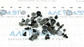 Hardware-ul pentru spațiul de sub capotă al unui Mercedes X167 GLS 450 580 20-26 este incomplet