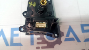 Butoanele de control de pe volanul Alfa Romeo Giulia 20-23 din dreapta sunt defecte