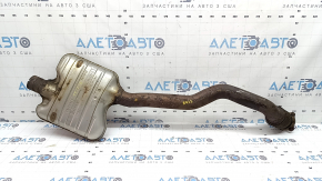 Știfturile din mijloc ale conductei de evacuare la Audi A4 B8 13-16, restul știfturilor din 2.0T, sunt tăiate, plasa este ruptă și ruginită