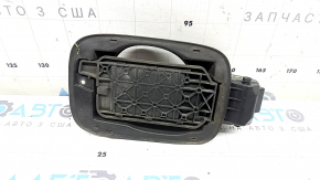 Корпус лючка бензобака Audi A4 B8 08-16 седан, надорван уплотнитель