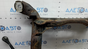 Subcadrul spate al modelului Audi A4 B8 13-16 AWD este ruginit, cu o manetă, șurubul este ruginit, microfisuri la 2 cutii de viteze S/B, 2 șuruburi sunt rupte