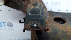 Subcadrul spate al modelului Audi A4 B8 13-16 AWD este ruginit, cu o manetă, șurubul este ruginit, microfisuri la 2 cutii de viteze S/B, 2 șuruburi sunt rupte