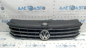 Решетка радиатора grill со значком VW Passat b8 16-19 USA под радар круиз, эмблема под полировку