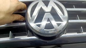 Решетка радиатора grill со значком VW Passat b8 16-19 USA под радар круиз, эмблема под полировку