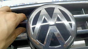 Решетка радиатора grill со значком VW Passat b8 16-19 USA под радар круиз, эмблема под полировку