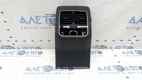Накладка центральной консоли задняя VW Passat b8 16-19 USA с дефлектором, под подогрев, черная, царапины